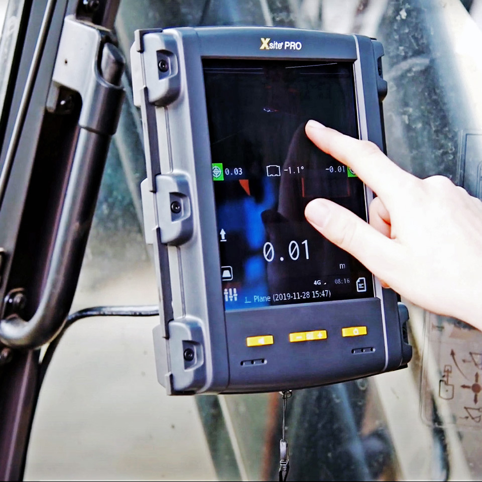Xsite PRO control unit with touch screen